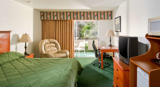 Royal Sun Palm Springs, Забронировать Отель Бизнес-отели Палм-Спрингса, рядом с South Lykken Trail, 4* 5*