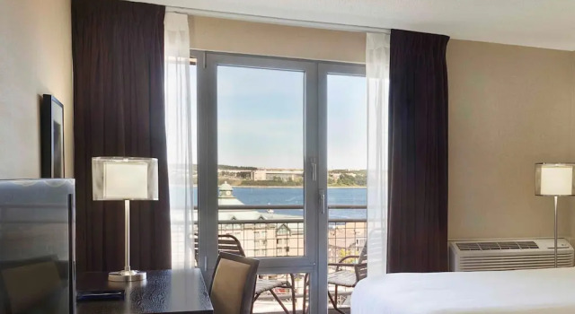 Номер Premium с видом на город Delta Hotels by Marriott Halifax Downtown