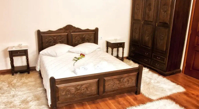 Stavraetos, Prenota Hotel Sirako 