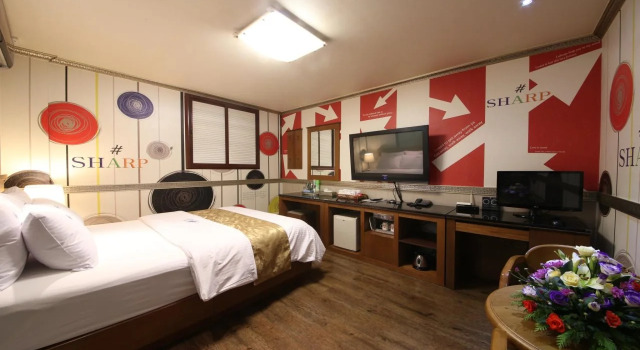 Sharp Hotel