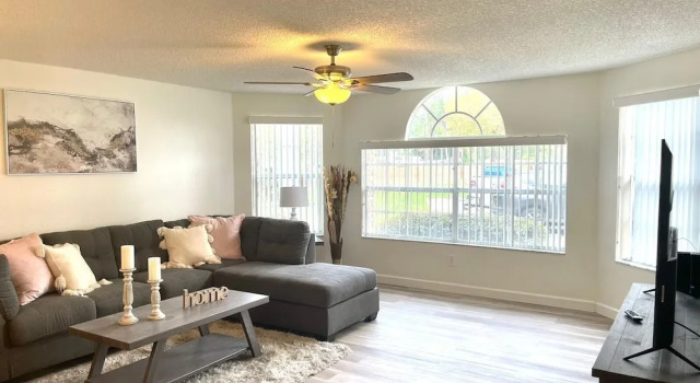 Апартаменты Three Bedroom Apartment #5 -- 5003 LBC -- Vusa Three Bedroom Condo Apartment