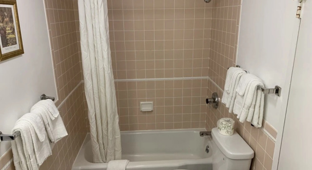 Номер Deluxe EastGate Inn