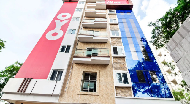 SPOT ON 73621 Srinivasa Boarding And Lodging, Rezervovat Hotel Tāvarikere Bangalore