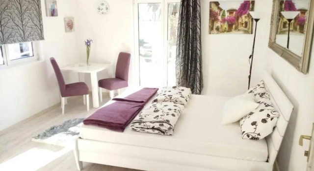 Студия с балконом и с видом на море Apartments Jadran