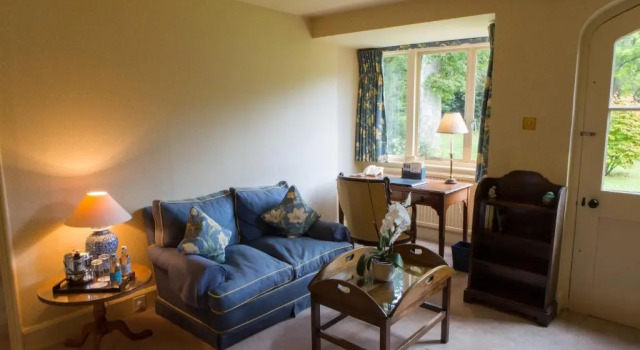 Полулюкс Horsted Place Hotel