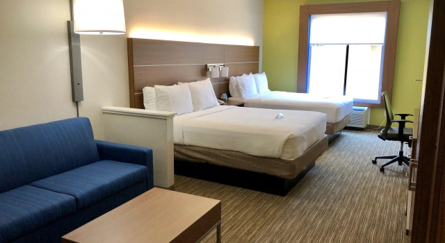Четырёхместный люкс Holiday Inn Express Arlington by IHG