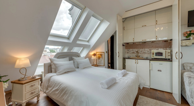 Luxury and Sunny Studio With a View in TOP Centre, Забронировать Отель Отели Софии 3 звезды, рядом с Королевский дворец, 3*