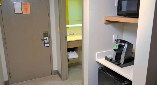 Четырёхместный номер Standard Holiday Inn Express Hotel & Suites Tampa-Oldsmar by IHG