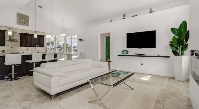 2203 Cape Coral Pkwy W
