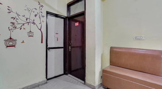 OYO Flagship 77558 Baba Guest House, Забронировать Гостевой дом Гостевые дома Нойда, Гостевой дом