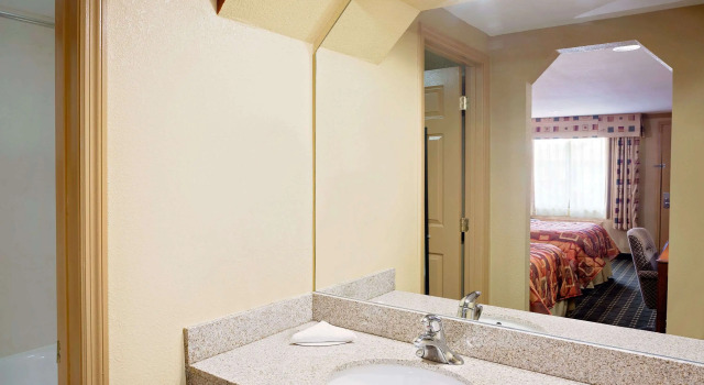 Четырёхместный номер Standard Knights Inn Port Charlotte