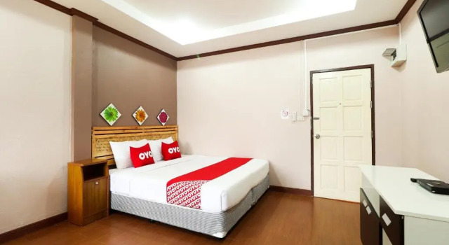 Двухместный номер Standard OYO 359 Golden Nakara Place (Vaccinated Staff)