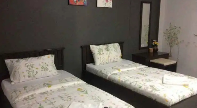 Pornsiri Place, Забронировать Отель Отели Пхетчабун с парковкой, Парковка