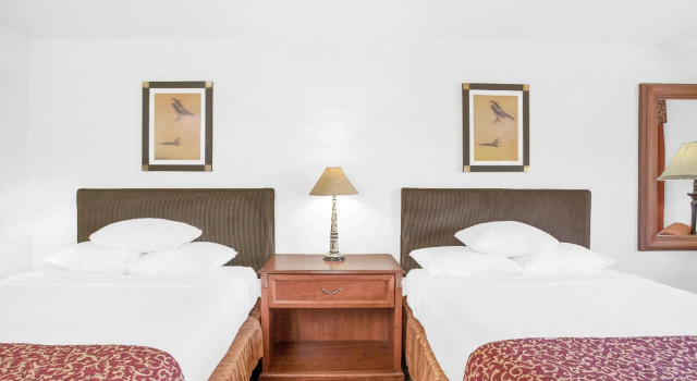 Четырёхместный номер Standard Ramada by Wyndham Barstow