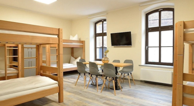 Кровать в общем номере Hostel & Pension Alte Brauerei