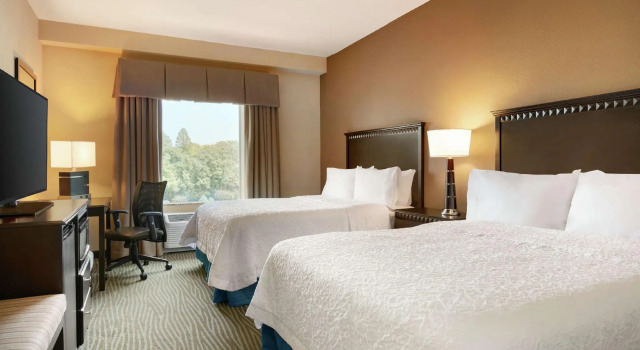 Четырёхместный номер Standard Hampton Inn and Suites Parkersburg Downtown