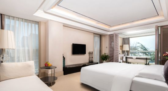 Люкс Deluxe Zhonghang Xiangtong Yacht Club Hotel