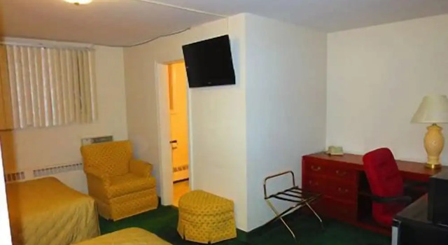 Четырёхместный номер Standard Canadiana Motel