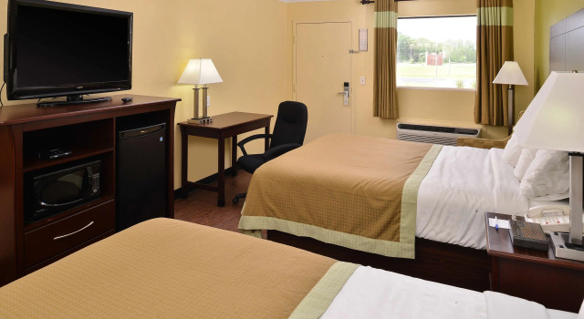 Четырёхместный номер Standard Americas Best Value Inn Winona