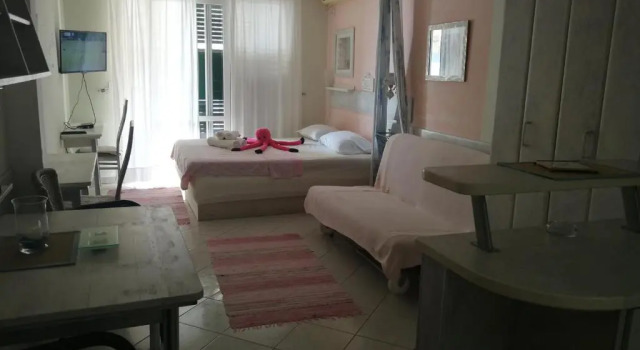 Apartments Paradiso, Book Apartment Rafailovici 