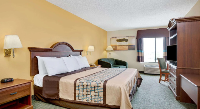 Двухместный номер Days Inn by Wyndham Burlington East