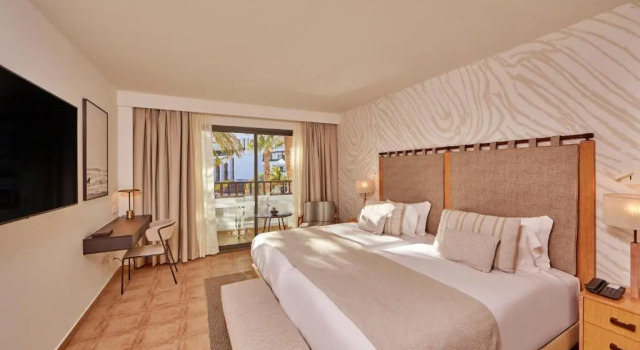 Двухместный номер с видом на бассейн Secrets Lanzarote Resort & Spa