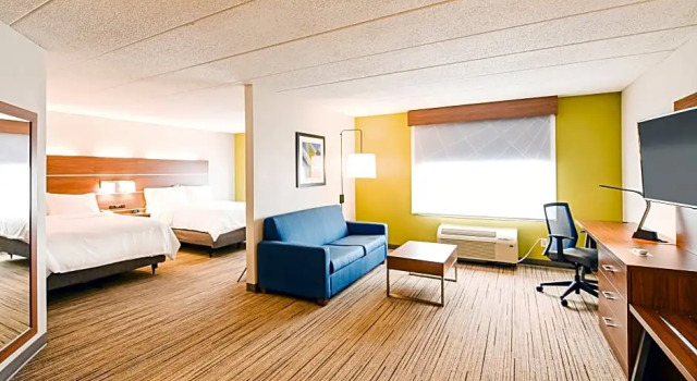 Четырёхместный люкс Holiday Inn Express Richmond Airport by IHG