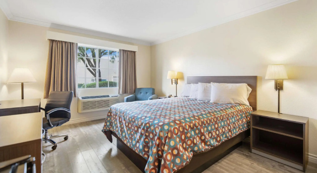 Двухместный номер Standard Econo Lodge Fontana