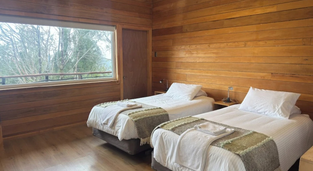 Habitación doble Confort con balcón y con vista al lago Huillín Lodge