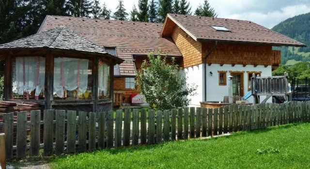 Zimmer im Lungau, Rezerwuj Hotel Hotele w Karyntia z parkingiem, Parking