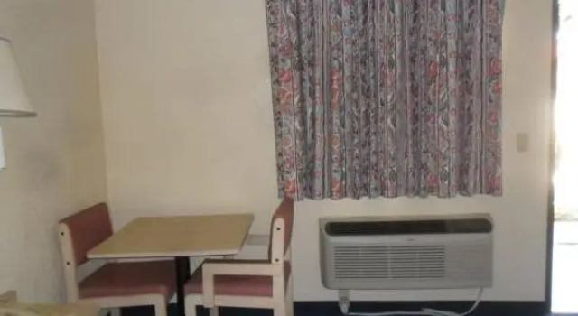 Кровать в общем номере Motel 6-Orange, CA - Anaheim