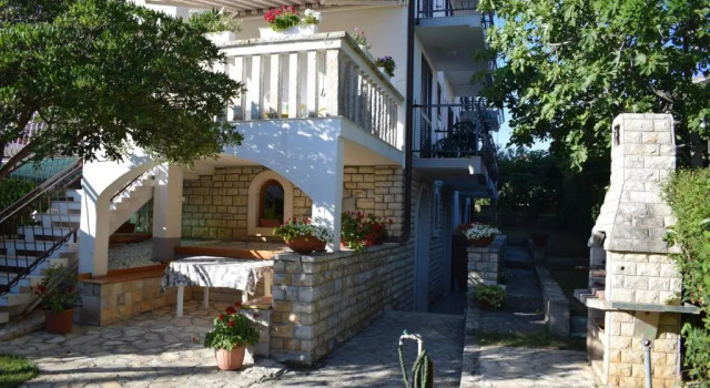 Апартаменты Vila Jelena - Apartment for 6 to 8 persons in Sv Filip i Jakov