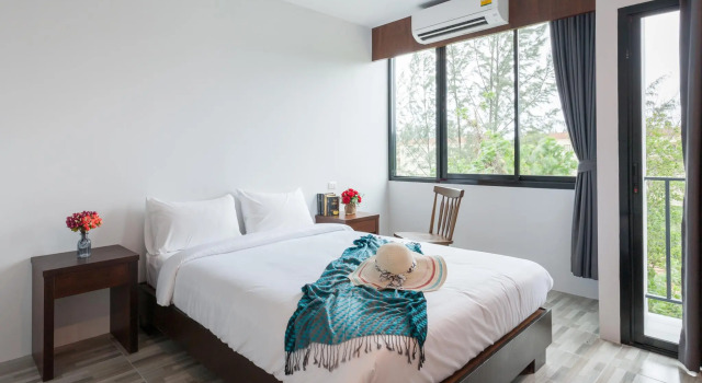 The Sixteenth Surin Beach Hotel, Забронировать Отель Сурин-Бич остров Пхукет