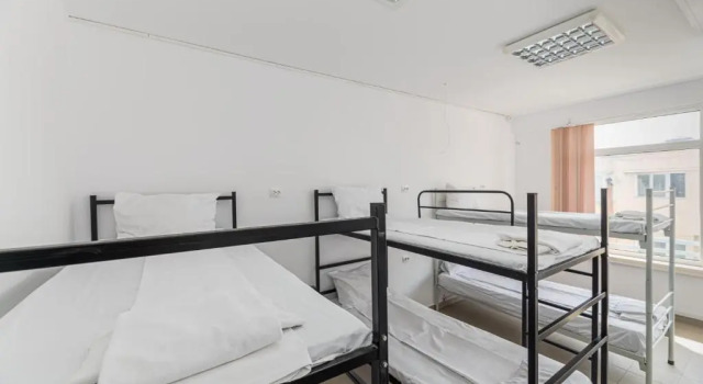 Кровать в общем номере (мужской номер) Hostel Ghimbav Airport