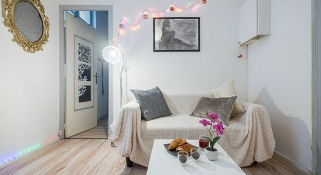 Charming Apartment On The Pedestrian Street Of The
