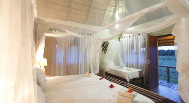 Трёхместный номер Standard Hakusembe River Lodge