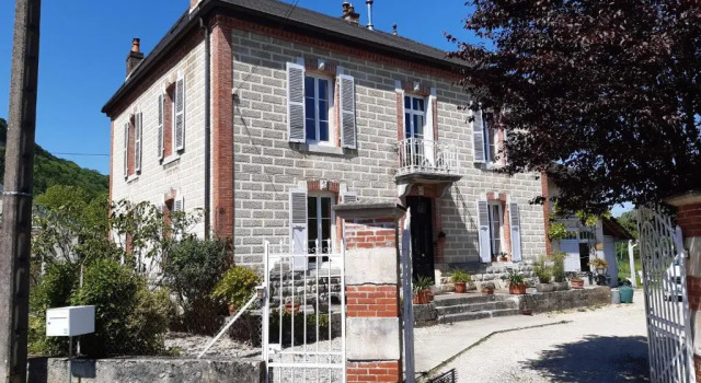 Gite La Côte, Забронировать Отель Отели Горного массива Юры с парковкой, Парковка