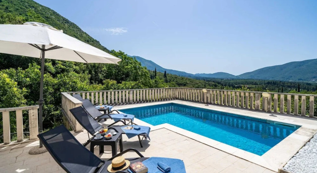 Вилла с 3 комнатами с балконом Villa Niko