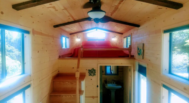 Коттедж Coral Tree House