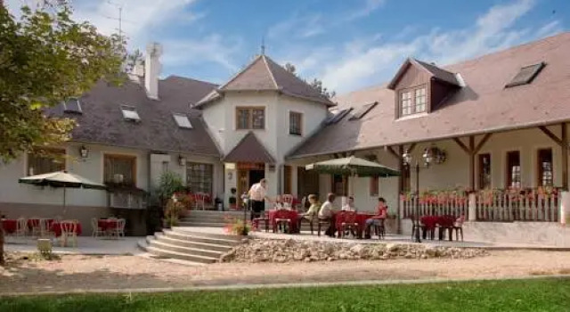 Piheno Panzio, Buchen Sie Hotel Győr 