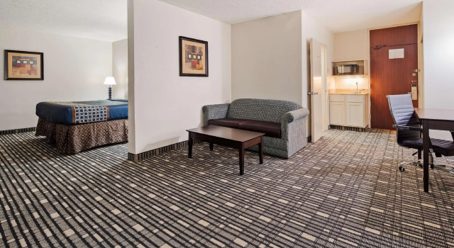 Двухместный люкс клубный SureStay Plus Hotel by Best Western Lubbock Medical Center