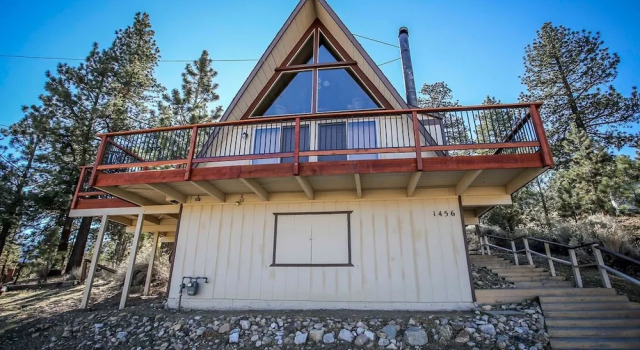 1632 - Meadow View Chalet by RedAwning, Забронировать Шале Биг-Бэар-Сити San Bernardino Mountains