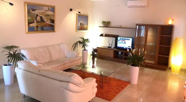 Apartment With 3 Bedrooms in Novigrad, With Enclosed Garden and Wifi Near the Beach, Забронировать Апартаменты/квартира Апартаменты Новиград, Апартаменты/квартира
