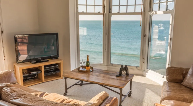 Waters Edge Apartment at Beach House