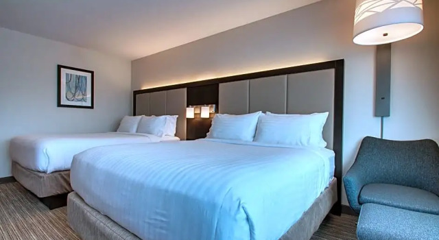 Четырёхместный люкс c 1 комнатой Holiday Inn Express & Suites - Mount Vernon by IHG