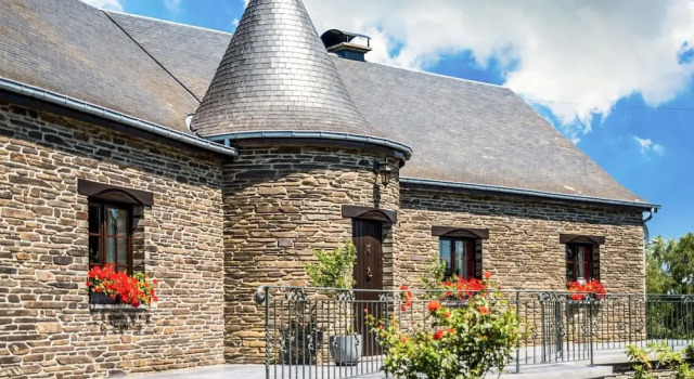 Вилла Villa in Bitvre With Garden