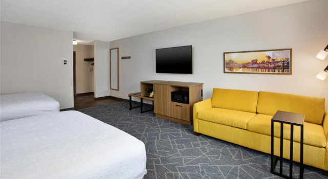 Четырёхместный номер Standard Hampton Inn Detroit/Belleville-Airport Area