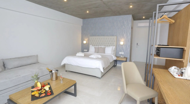 Полулюкс с собственным бассейном Deluxe Panorama с видом на море Alia Palace Hotel - Adults Only