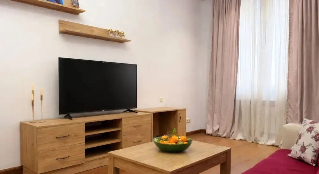 1-Bedroom apt with Balcony by Sweet Home, Забронировать Апартаменты/квартира Апартаменты Еревана, рядом с Площадь Республики, Апартаменты/квартира