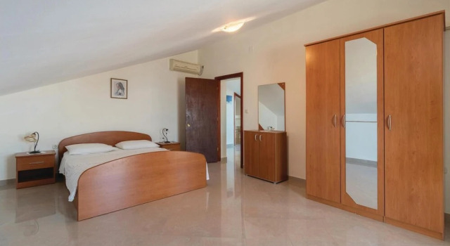Nice Home in Poljana With Wifi and 4 Bedrooms
